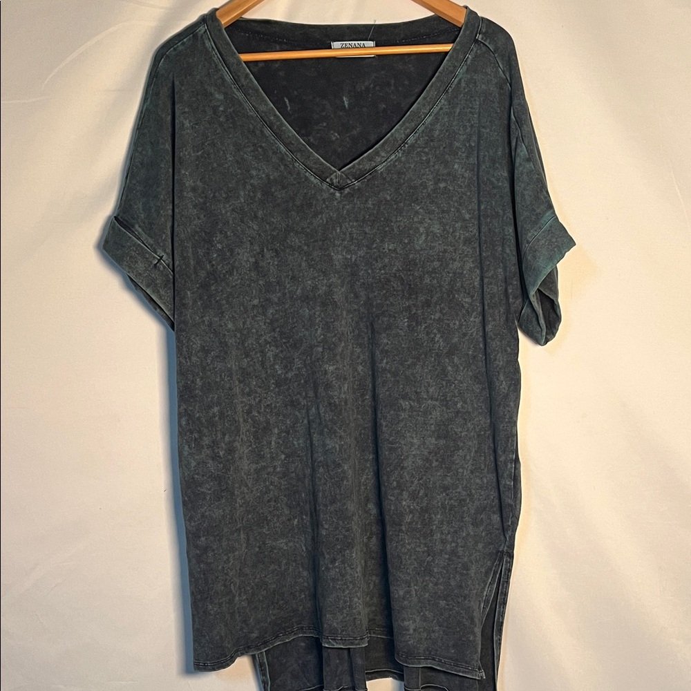 Zenana Outfitters Green and Black V-Neck Women Top XL